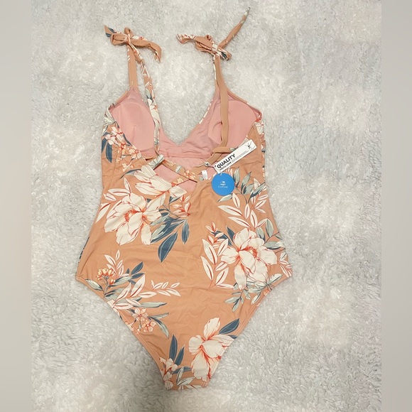 Cupshe pink floral one piece - Picture 2 of 2